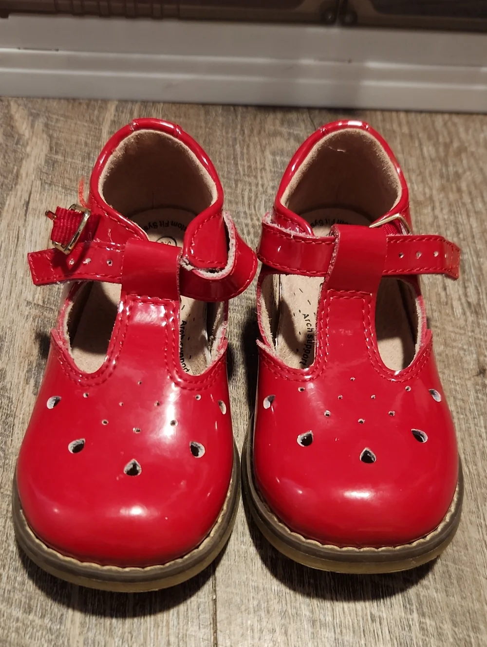 FootMates Girls Red Patent Mary Jane Dress Shoes